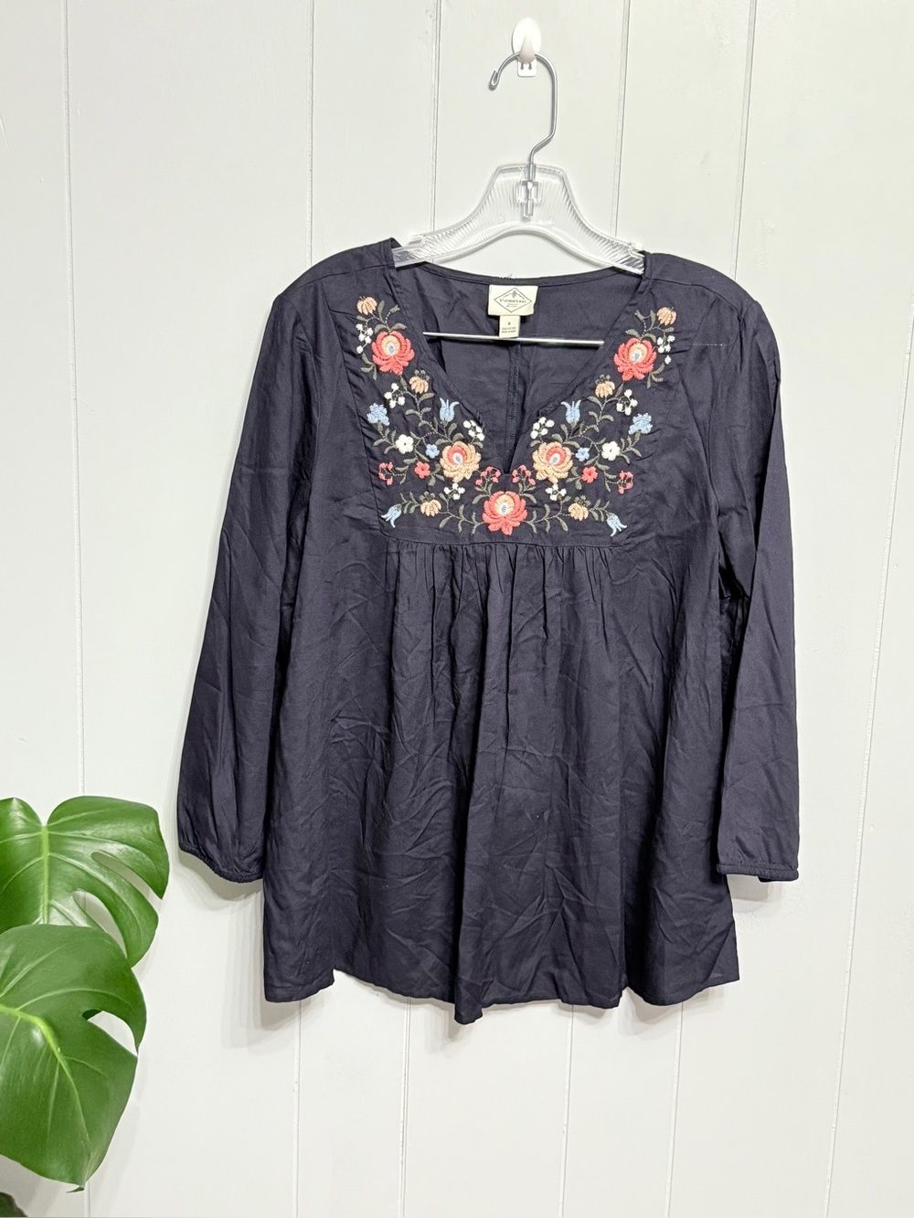 #19)  St. John's Bay Navy Embroidered V-Neck Tunic Top
